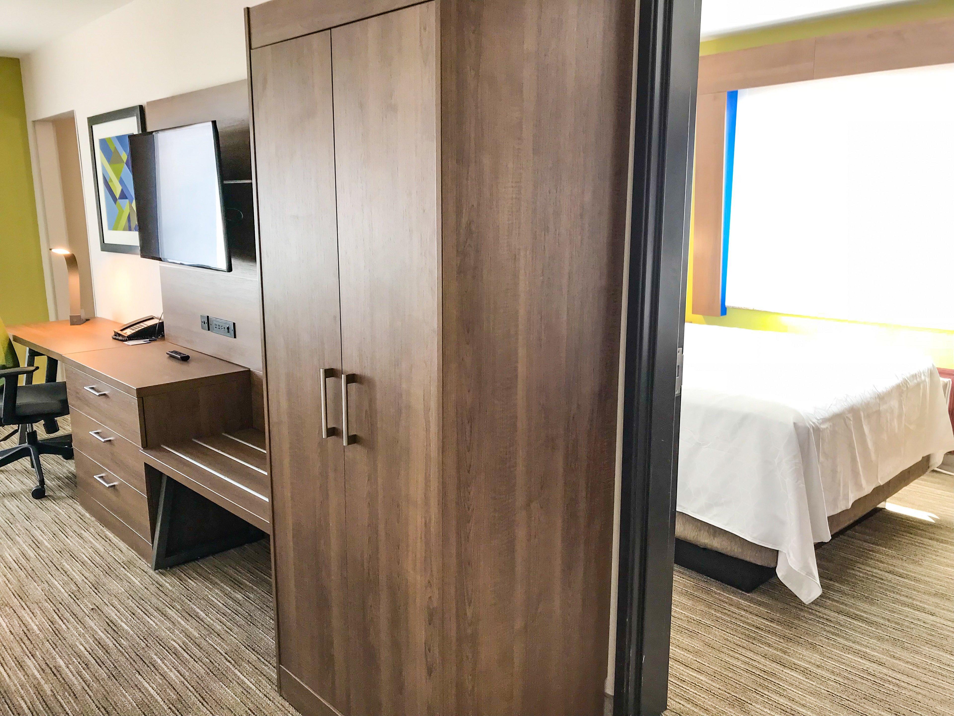 Express & West By Ihg Hotel 2*