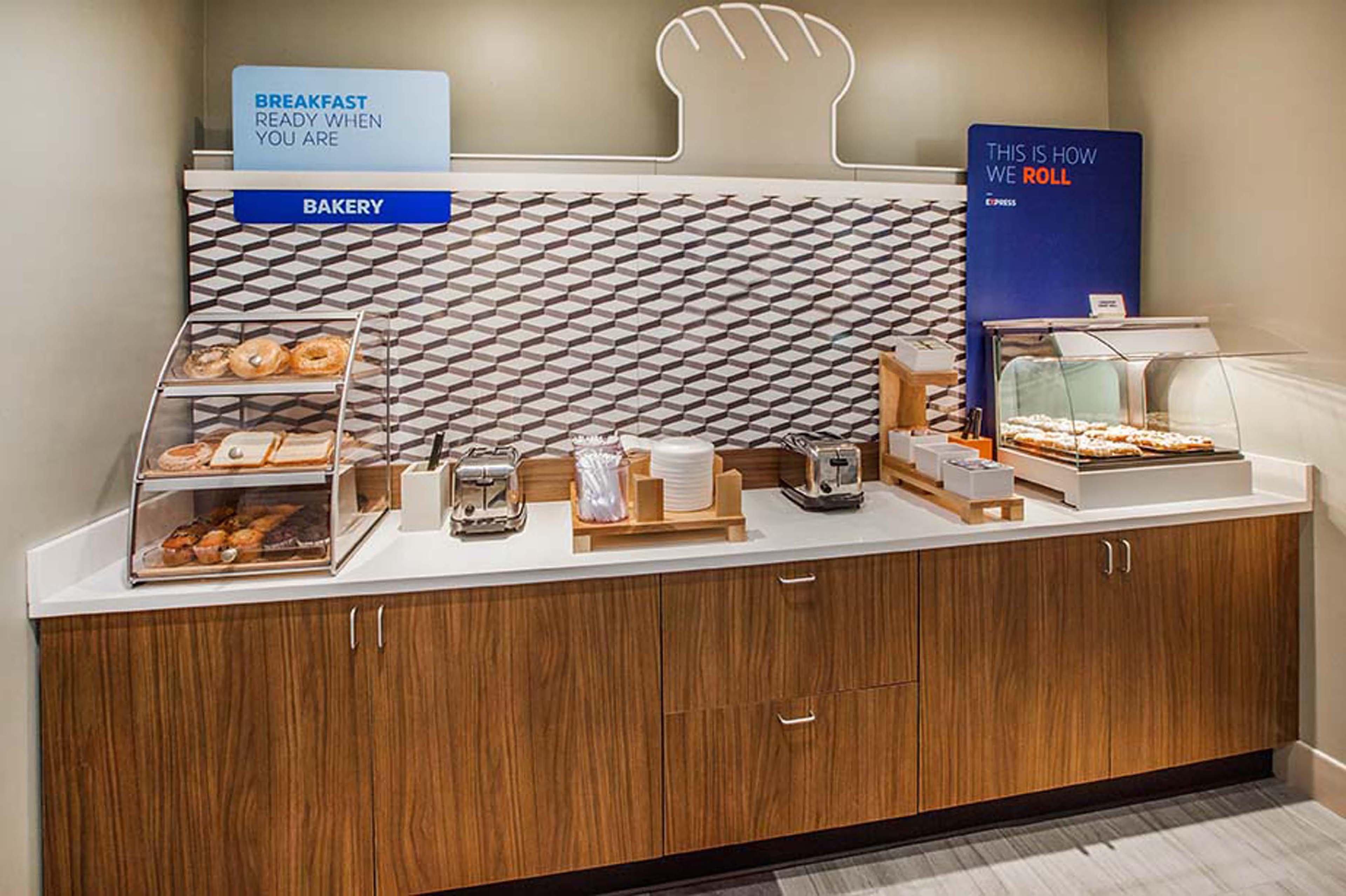 Express & West By Ihg